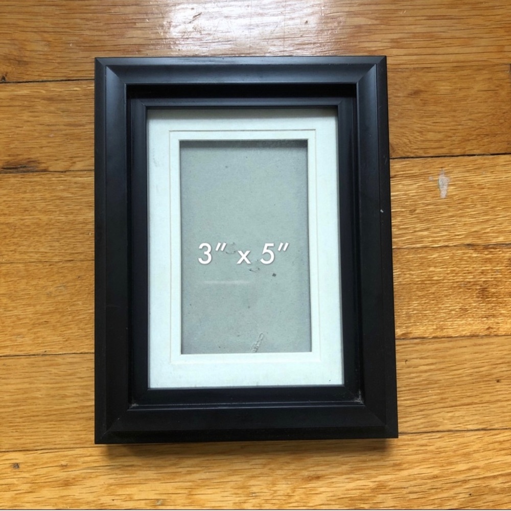 2 picture frames - Picture 2 of 2